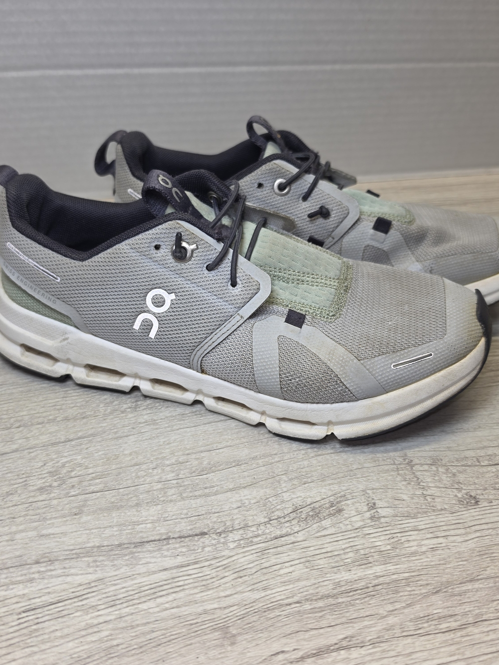 On Cloud Sneakers Cloud Sky Youth Glacier/Sage Colorway Shoes Size 4.5